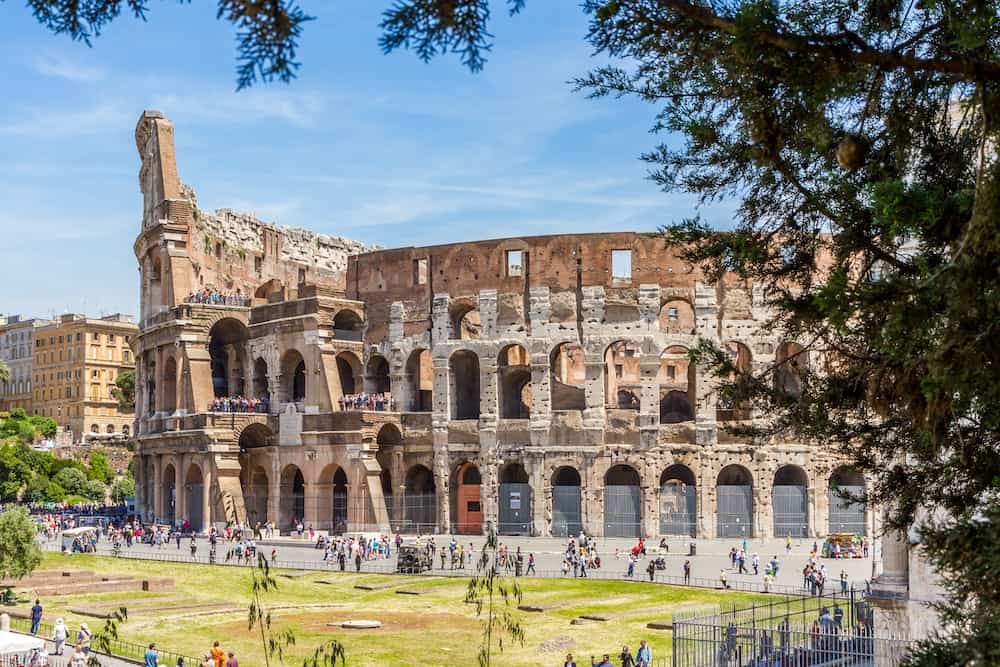 Außenblick auf das Kolosseum in Rom